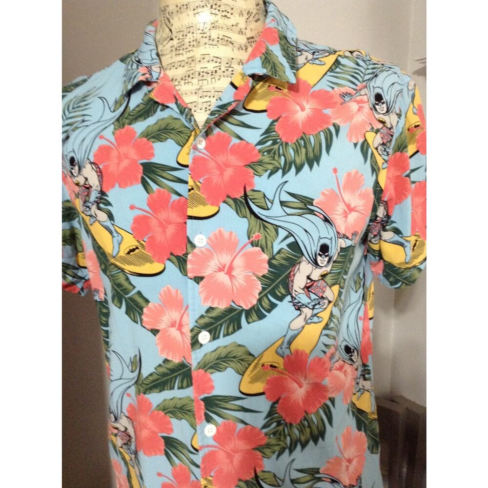 Batman Surfing Hawaiian Shirt Mens M Classic TV Series DC Comics Blue Rayon SS